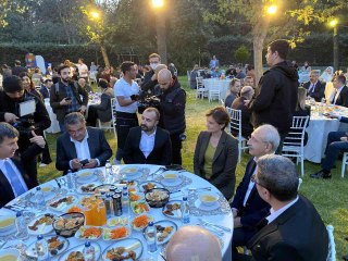 CHP Genel Başkanı Kılıçdaroğlu Kadıköy'de dernek üyeleri ile iftar yaptı