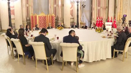 Cumhurbaşkanı Erdoğan, sanatçılarla iftar programında bir araya geldi