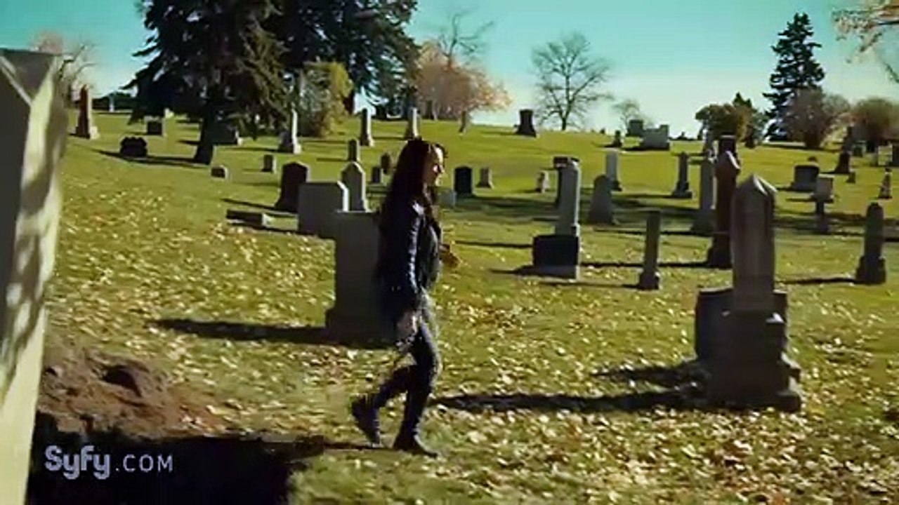 Wynonna Earp - saison 2 Bande-annonce (2) VO