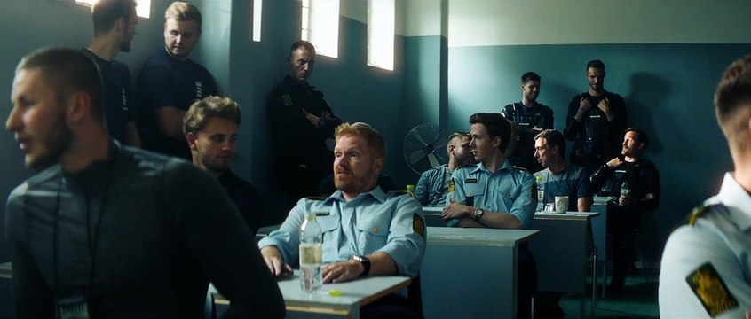 Shorta EXTRAIT VO Réunion d'urgence