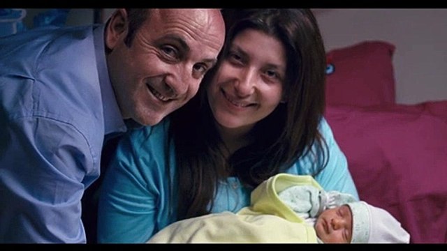 Album de famille - EXTRAIT VOST La naissance du bébé