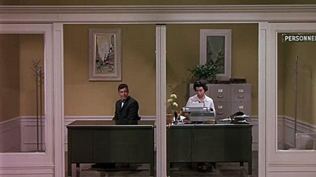 Un Chef de rayon explosif EXTRAIT La machine à écrire