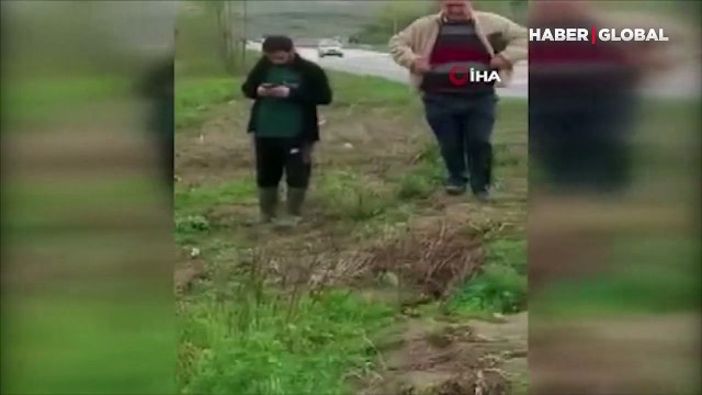 Sakarya'nın Karasu ilçesinde otomobille kanala düşen kazazedeler, kendi imkanlarıyla kurtuldu