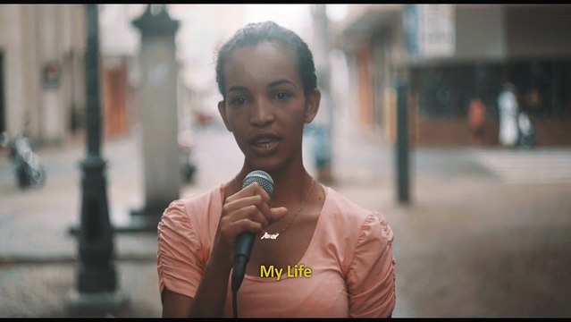 La Jeune fille qui dansait avec le diable - EXTRAIT VOST La chanson