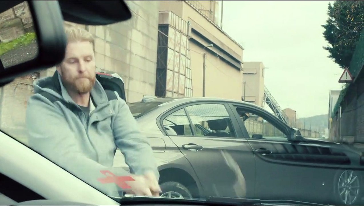 La Fille inconnue - EXTRAIT "Baisse ta vitre"