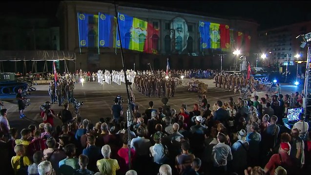 « Peu m'importe si l'Histoire nous considère comme des barbares » Bande-annonce VO