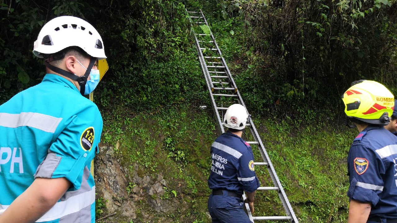 Susto en Medellín por creciente de quebrada San...