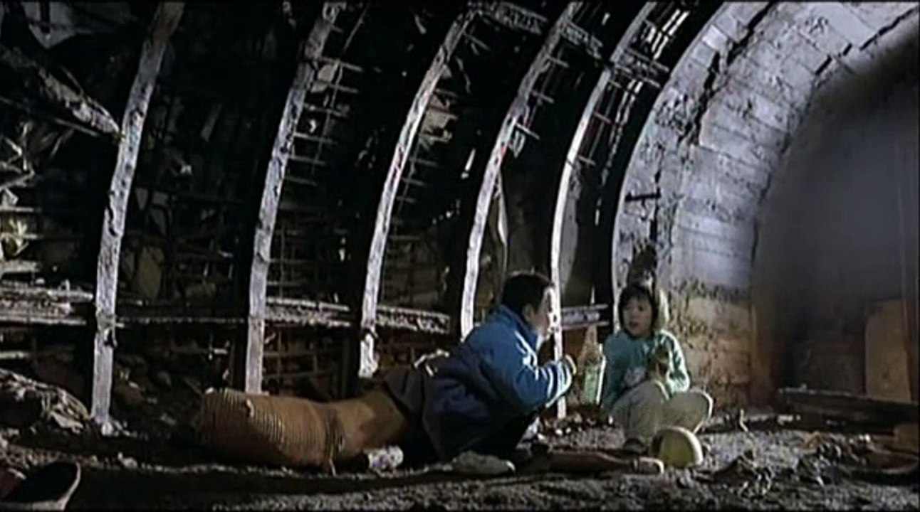 La Petite fille de la terre noire Extrait vidéo (2) VO