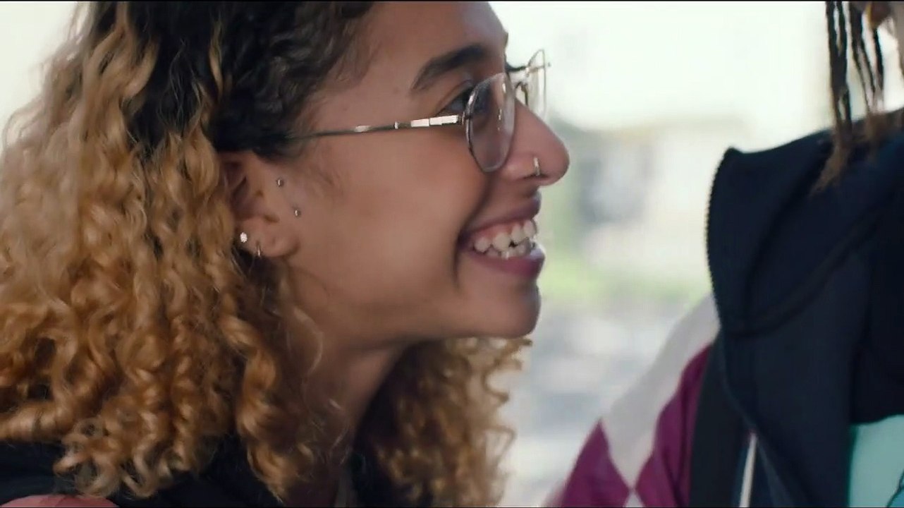 Haut Les Coeurs Bande-annonce VF