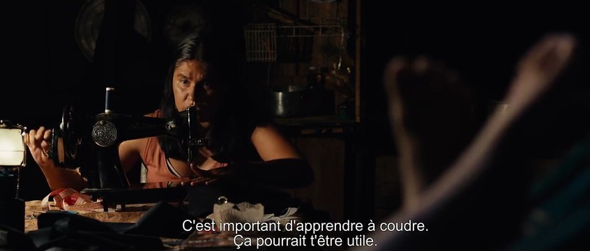 Los Silencios EXTRAIT VO La mère coud