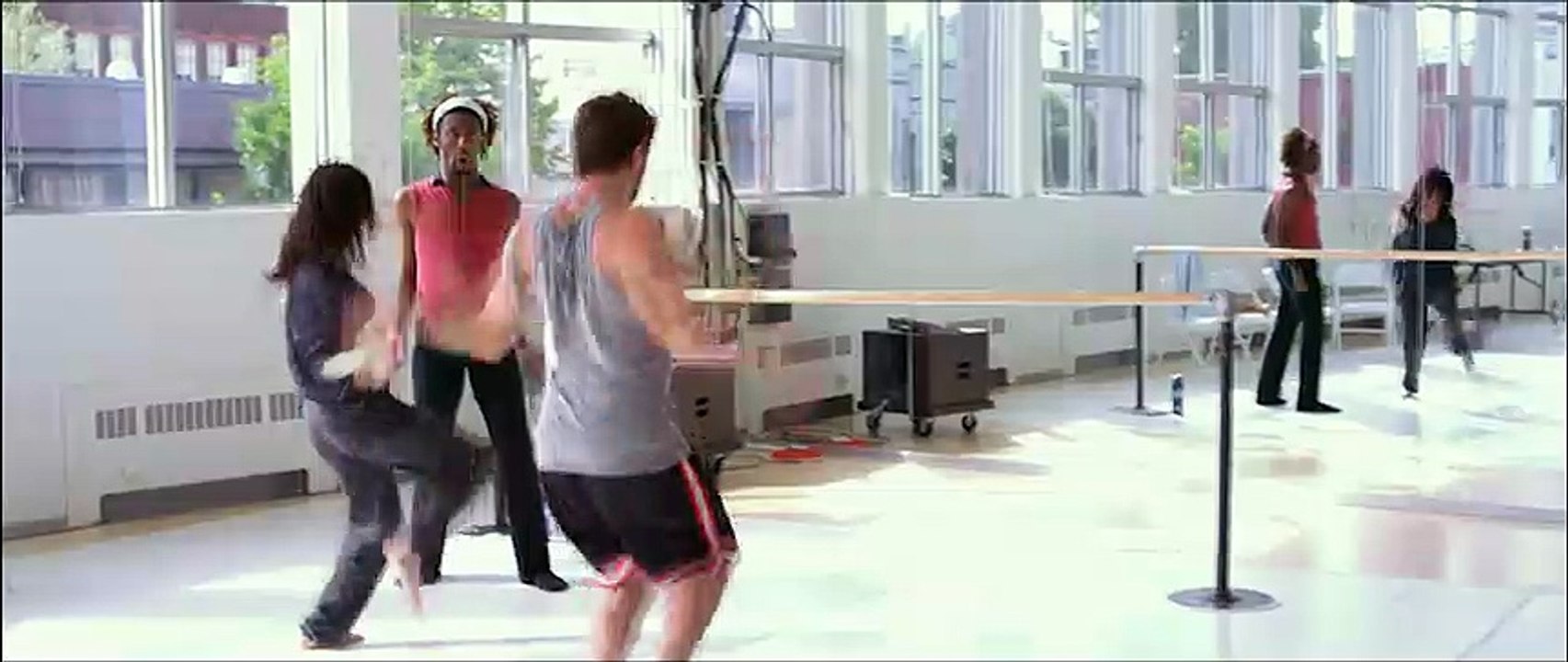 Sur le rythme - Dance on the beat Bande-annonce (2) VF