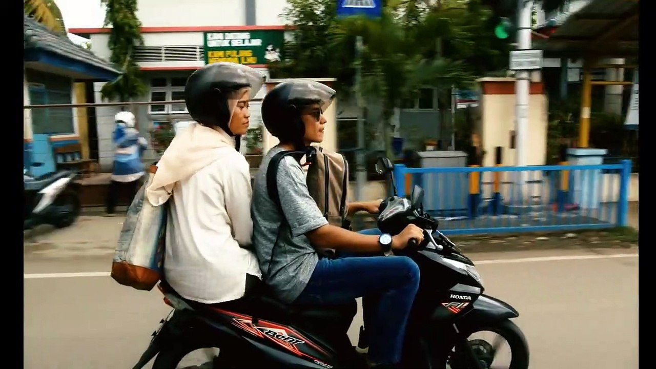 Le Soupir des vagues EXTRAIT VO "Le navire-centrale"