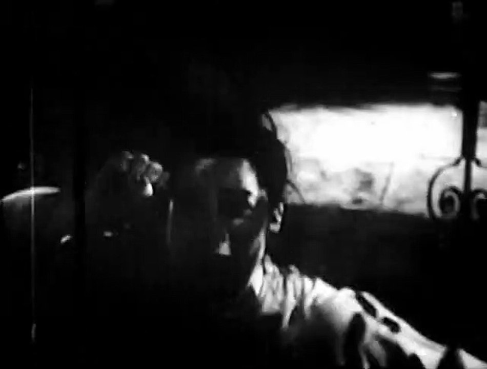 Pas de cette Terre Bande-annonce VO