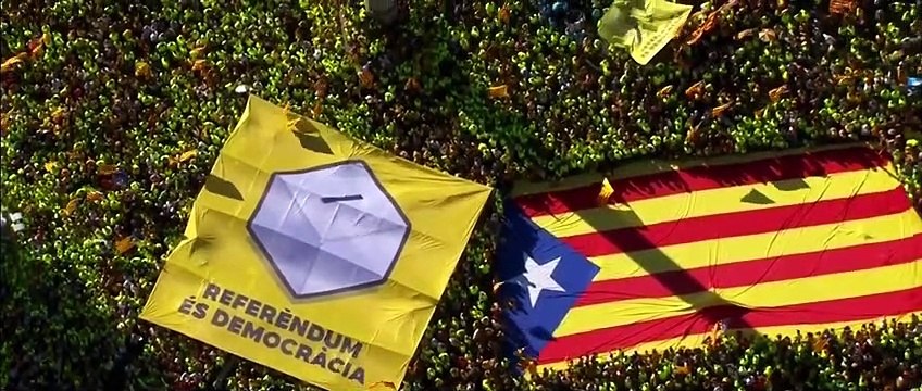 Avec Un Sourire, La Révolution ! Bande-annonce (2) VO