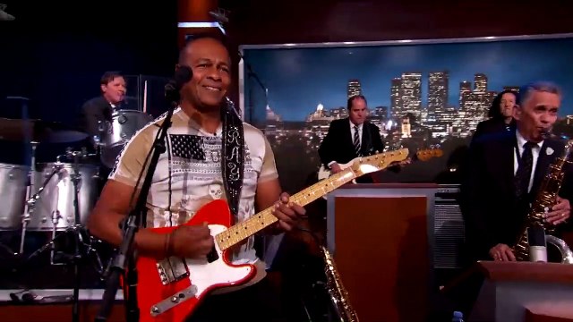 Les anciens et les nouveaux Ghostbusters dansent sur la chanson culte !