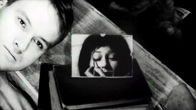 Signes particuliers : néant EXTRAIT VO Réveil