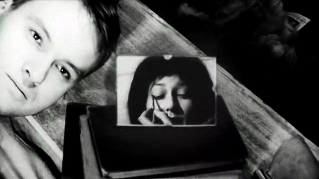 Signes particuliers : néant EXTRAIT VO "Réveil"