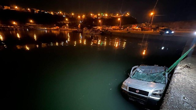 Arnavutköy'de denize uçan hafif ticari araç kamerada