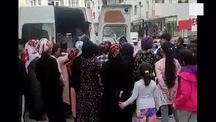 DEVA Partisi’nden tepki çeken uygulama! Üyelik karşılığında erzak dağıttı