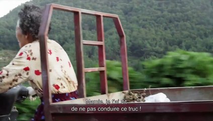 A girl at my door - EXTRAIT VOST "Ecoute un peu"