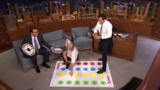 Kristen Stewart fait du Twister contre Jimmy Fallon