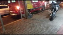 Entregador tem suspeita de fratura após colisão entre moto e Fiesta no Centro de Cascavel