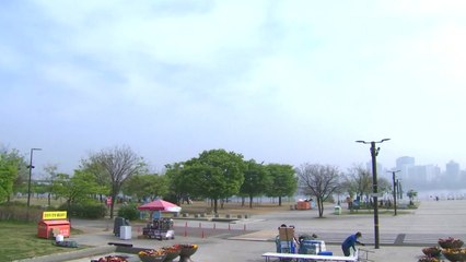 거리 두기 해제 첫 주말...포근한 날씨에 한강공원 활기 / YTN