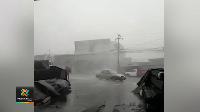 tn7-lluvias-de-este-viernes-colapsaron-alcantarillas-220422