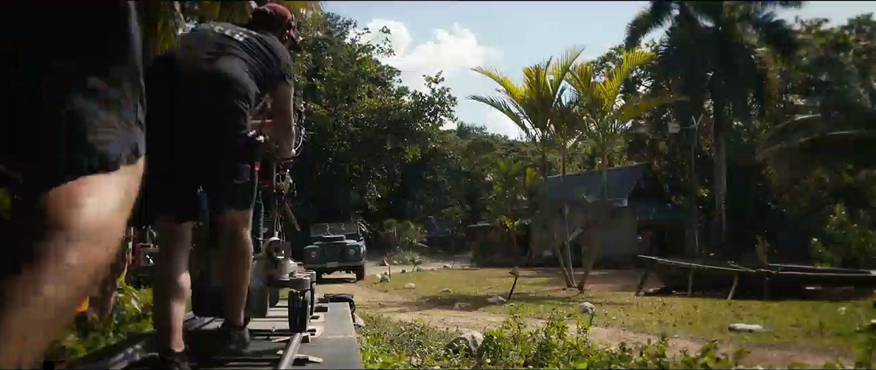 Bond 25 BONUS "Sur le tournage en Jamaïque"