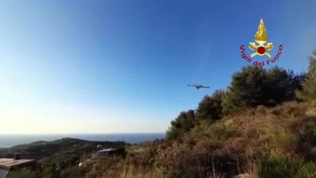 Incendi, a fuoco boschi nell'Imperiese: in azione anche Canadair
