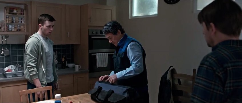 The Foreigner EXTRAIT VO Ouvre la boîte