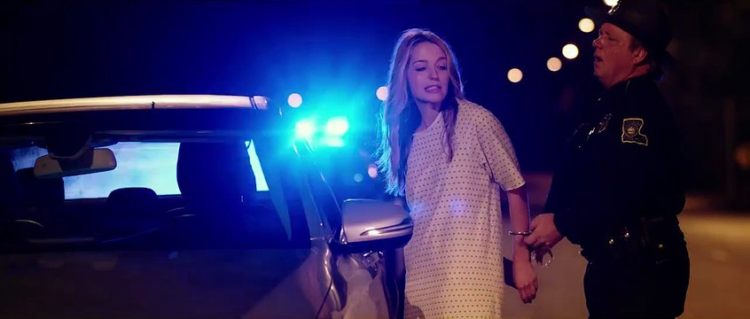 Happy Birthdead EXTRAIT VO Dans la voiture de police