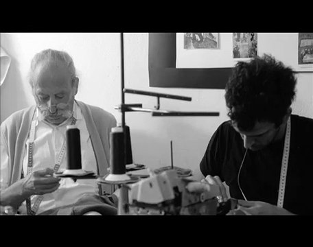 Petit tailleur Bande-annonce VF