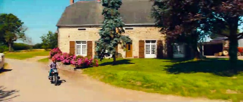 Au nom de la terre Bande-annonce VF