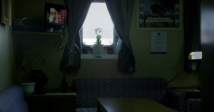 Dead Slow Ahead Bande-annonce VO