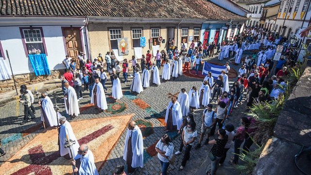 A Procissão da Ressurreição em Ouro Preto vista de cima (17/4/22)