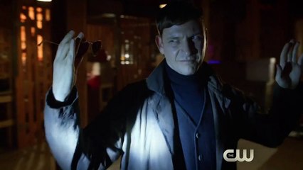 The Flash - Saison 1 - Episode 8 Extrait VO "Nice mask"
