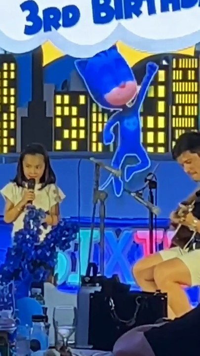 Zia and daddy Dong sings together