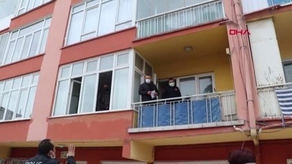 68 yaşındaki emekli öğretmen, salondaki kanepede ölü bulundu