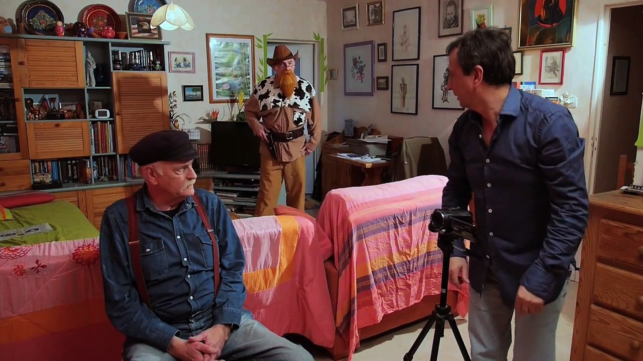 Du bleu, au-dessus des toits Bande-annonce VF