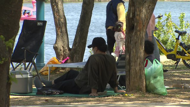 나들이객 '북적'...일상회복 기대감 '가득' / YTN