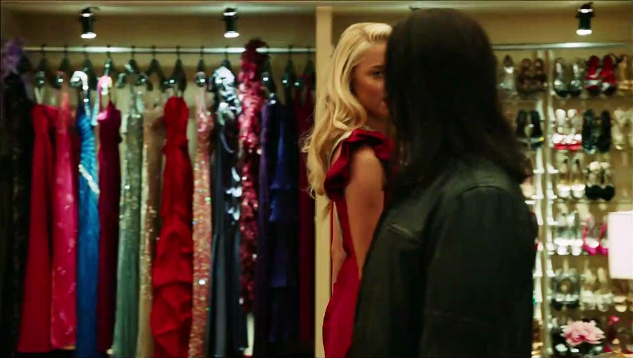 "Machete Kills" Miss San Antonio cache bien son jeu Vidéo Dailymotion