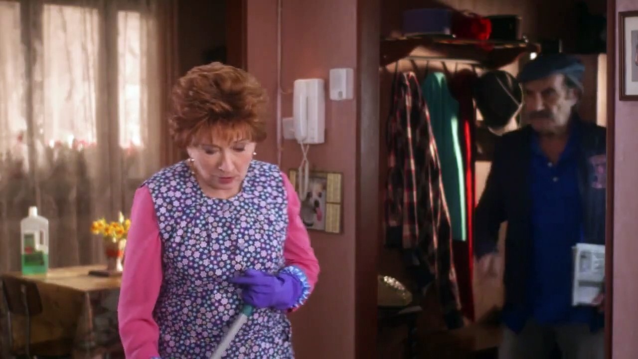 Scènes de ménages - Extrait VF saison 11 "Huguette, Raymond et le pot-au-feu"