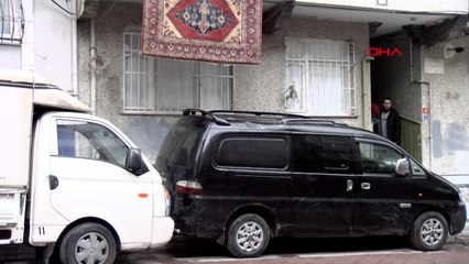 Babası kavgaya gitmesine izin vermeyince ikinci kattan atladı