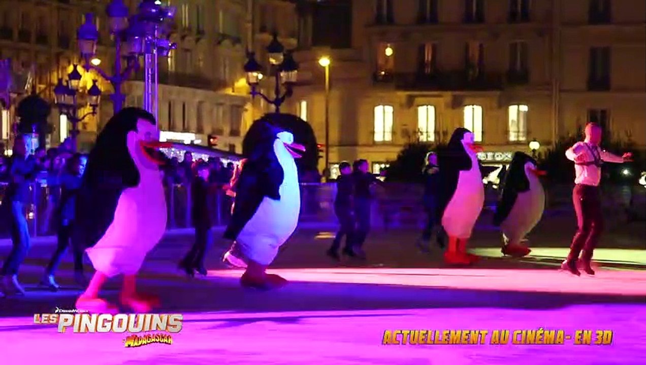 Les Pingouins de Madagascar inaugurent la patinoire de l'Hôtel de Ville de Paris