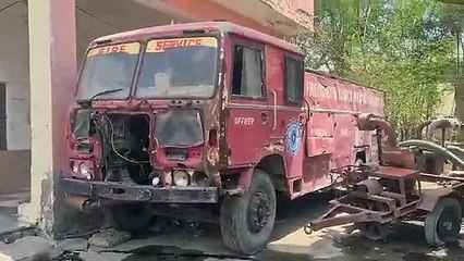 Four fire engines improvised, four completely damaged