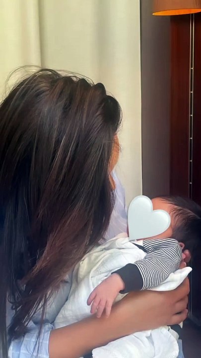Le bébé trop mignon d'Amel Bent et Patrick Antonelli. Instagram le 17 avril 2022.