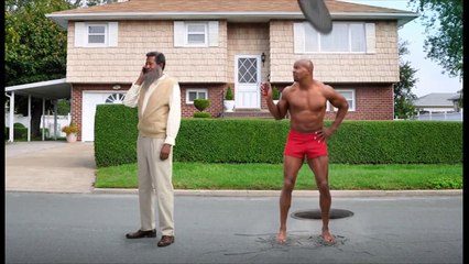 Terry Crews ("Expendables") en mode rasage