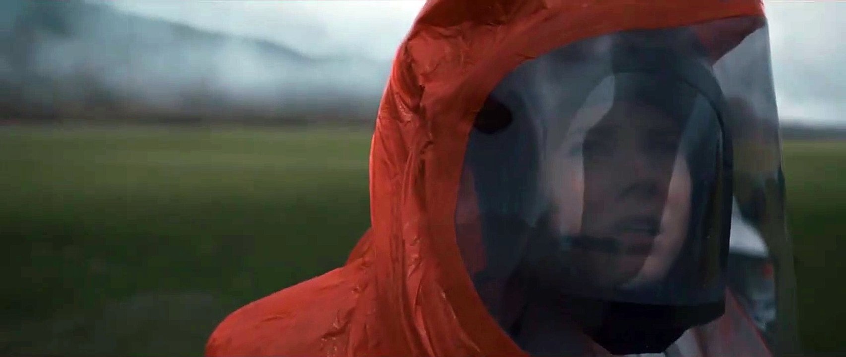 Premier Contact - EXTRAIT VOST "Rien de plus normal"