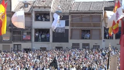 Peñafiel celebra la Bajada del Ángel del domingo de Resurrección